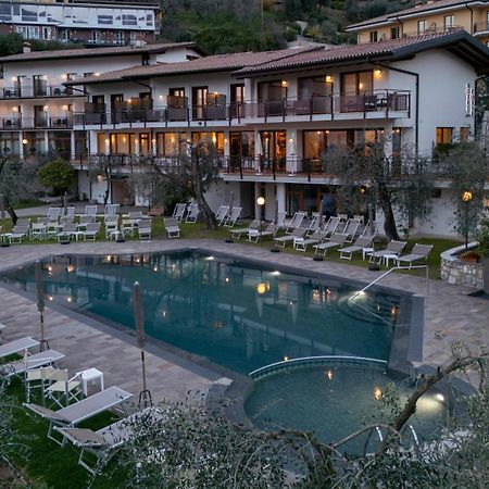 Hotel Coste Лимоне сул Гарда Екстериор снимка