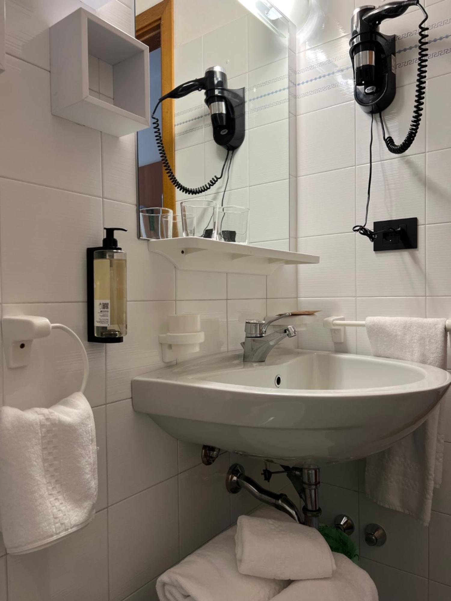 Hotel Coste Лимоне сул Гарда Екстериор снимка
