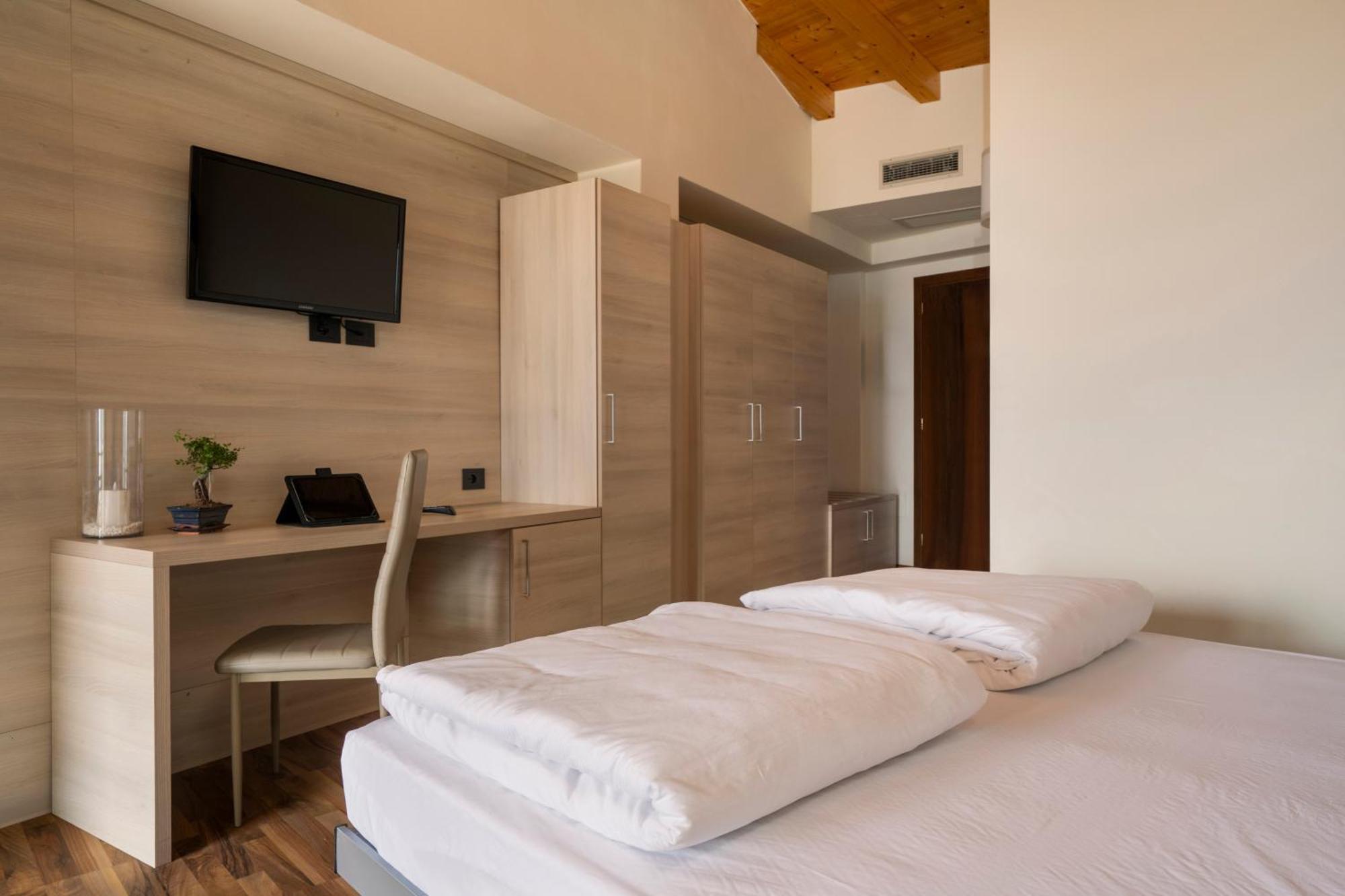 Hotel Coste Лимоне сул Гарда Екстериор снимка